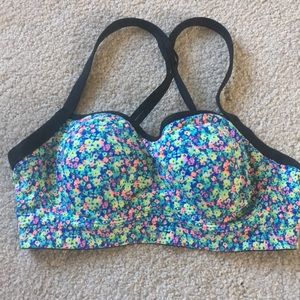 Victoria’s Secret sports bra size 32C